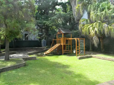 Casa en Alquiler con 1 cochera