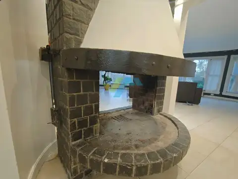 Casa en Venta con 6 cocheras