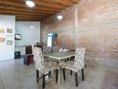 Lote con quincho, parrilla y pileta.
