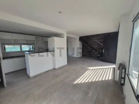 513 entre 142 y 143 Dúplex Casa  en Complejo Cerrado en venta. FINANCIACION 