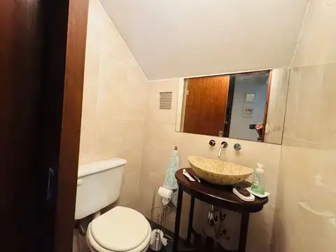 Casa 6 ambientes con 2 baños