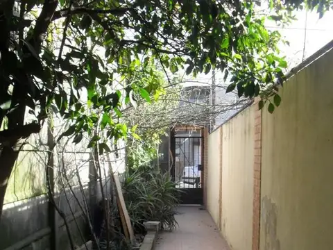  EN NEGOCIACIÓN  - Casa interna de 3 dormitorios y patio