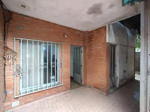  EN NEGOCIACIÓN  - Casa interna de 3 dormitorios y patio