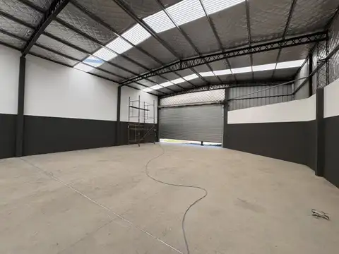 Importante galpón en ALQUILER a estrenar de 300m2 en Ruta 1003 y Venezuela