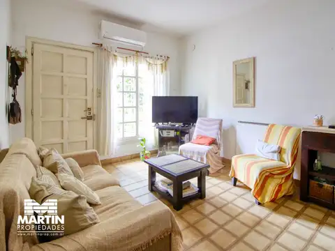 Casa 6 ambientes con 2 baños