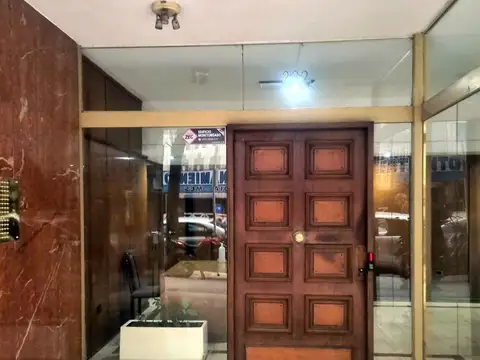 DOBLAS 200, Piso 10