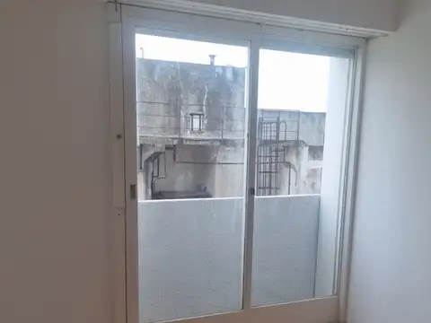 50 m Parque Rivadavia 2 Amb con Balcones, todo al Exterior, Piso Alto, Todo Sol y bajas expensas