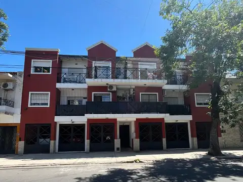 IMPECABLE CON BALCÓN AL FRENTE