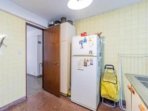 Departamento dos habitaciones y balcón al frente en Esq. 12 y 47