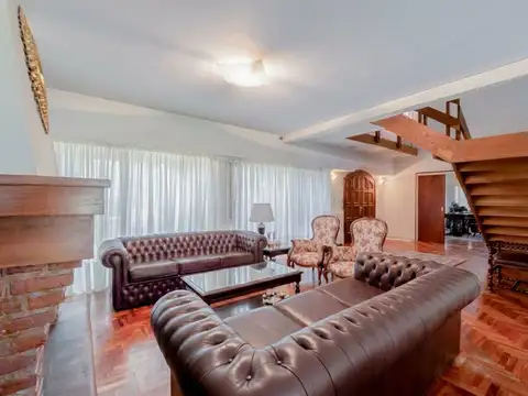 Casa 8 ambientes con 5 baños