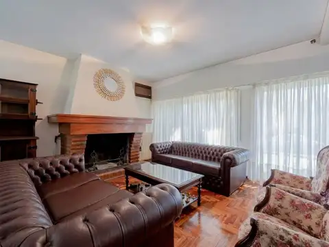 Casa en Venta con 6 cocheras