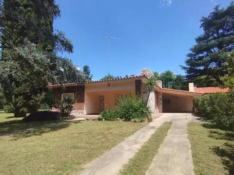 VENDO Casa con Quincho Premium, Pileta y Gran Parque