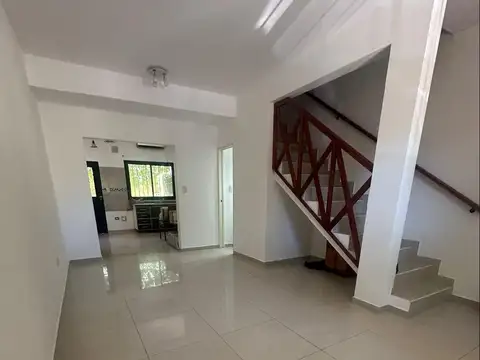 Muy lindo duplex en complejo privado.