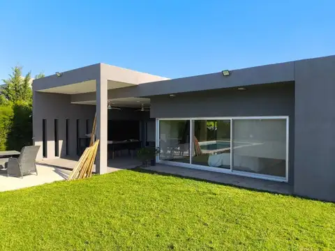 Casa 3 dormitorios - Puerto Roldan