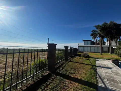 Casa en Venta con 3 cocheras