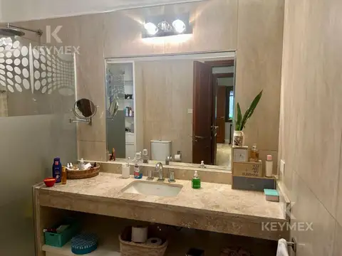 Casa en Alquiler con 2 cocheras