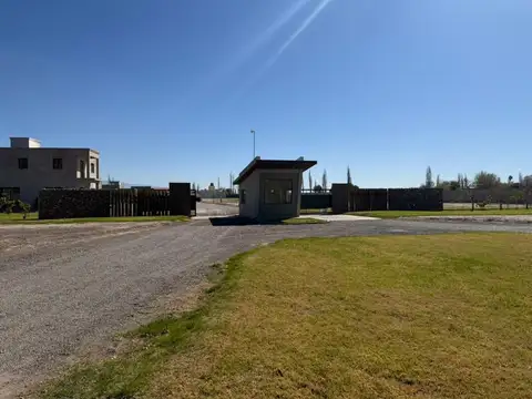 TERRENO CON OBRA GRUESA. B° PRIVADO. SANTA LUCIA