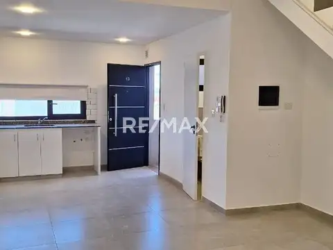Depto Tipo Casa en Alquiler de 3 ambientes