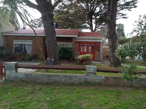Casa en venta - 3 Dormitorios 1 Baño - 414Mts2 - Departamento - Mar del Tuyú