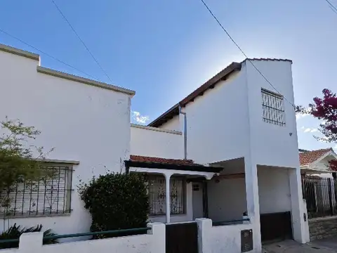 Casa en Venta - 4 Dormitorios 2 Baños - 333mts - Mar Del Plata