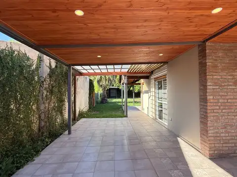 Casa 4 ambientes con 2 baños