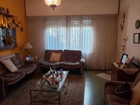 Casa en Venta con 4 cocheras
