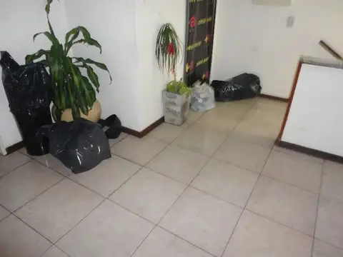 OFICINAS 140 en PLANTA ALTA a Metros de Av. maipu y Laprida