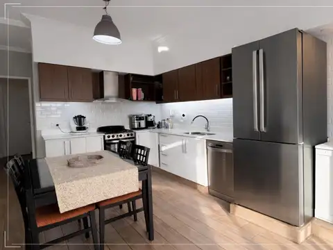 Casa 11 ambientes con 4 baños