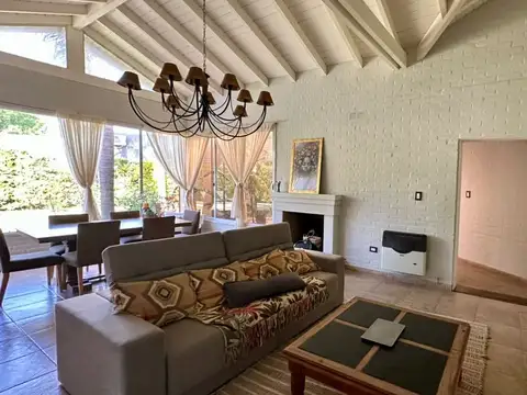 Casa 6 ambientes con 3 baños