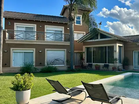 CASA EL PASO | 3 DORM + PILETA + COCHERA DOBLE