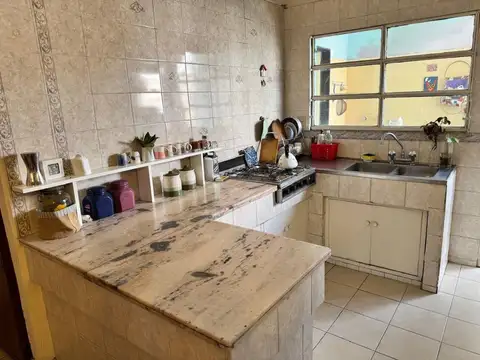 Departamento 4 ambientes con 2 baños