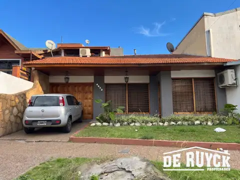 Casa 4 ambientes apta crédito Barrio Los Cedros