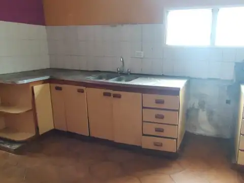 Casa en Alquiler con 4 cocheras