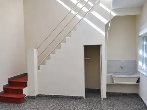 Depto Tipo Casa en Alquiler de 3 ambientes