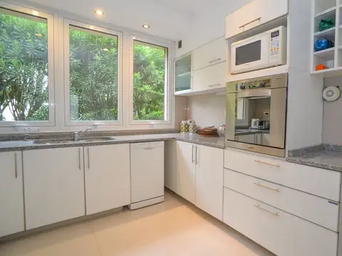 Casa 5 ambientes con 2 baños