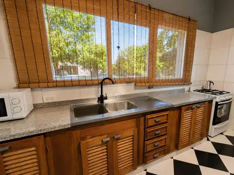 Casa en Alquiler con 1 cochera