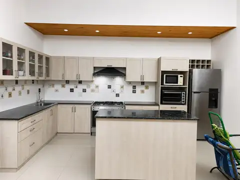VENTA CASA C/DEPTO MULTIFAMILIAR