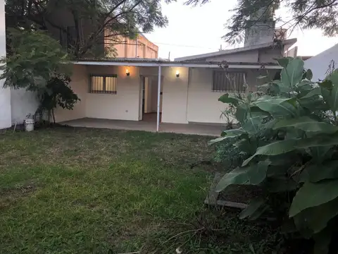 Casa en Alquiler con 1 cochera