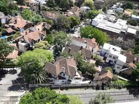 Venta Casa en Olivos Vías/Río – Lote unificado