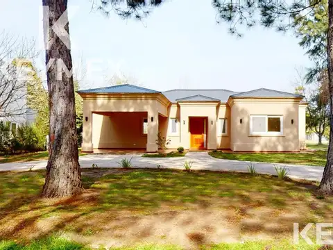 Casa en Venta en Club Miralagos, USD 240.000