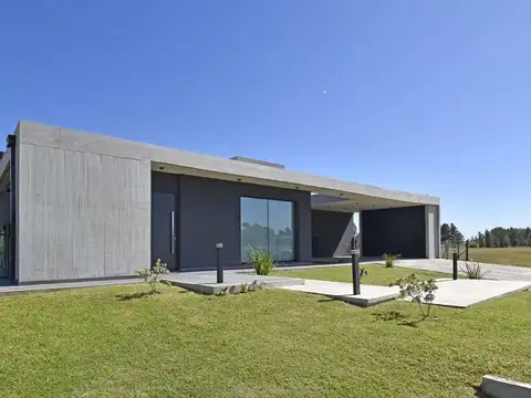 Venta Casa en Area 60 B° La Victoria, con un  parque de 1900 m2 libres