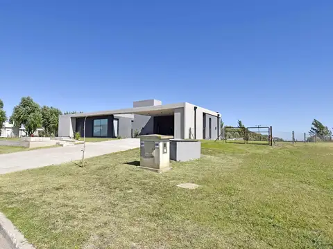 Casa 3 ambientes con 2 baños