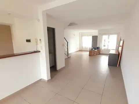 Casa en Alquiler en Villa Adelina, $ 2.300.000