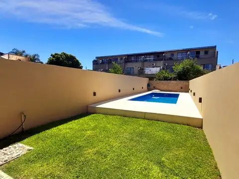 Villa Adelina - Dúplex de 5 amb con gran Jardín, Piscina y Cocheras!