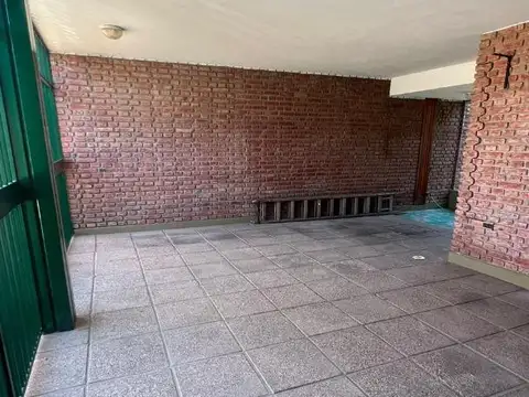 Casa en Venta con 5 cocheras