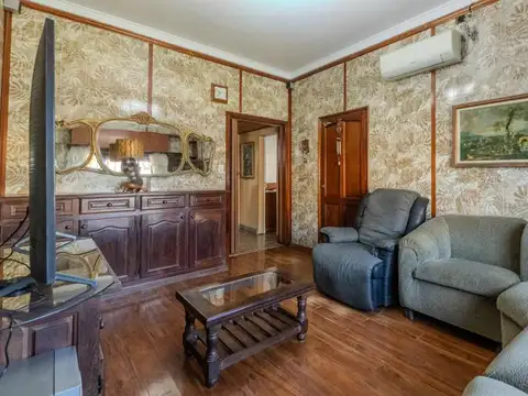 Casa 5 ambientes con 2 baños