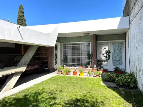 VENTA Casa - Bernal Oeste - 5 ambs. con pileta.