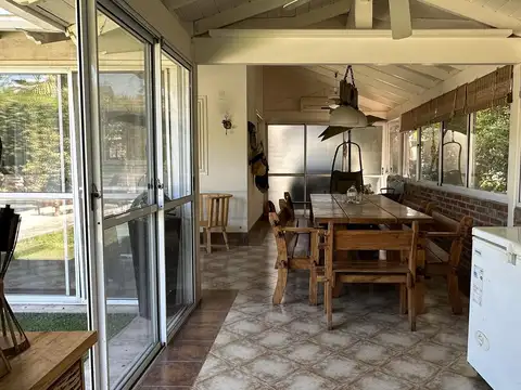 Casa 4 ambientes con 2 baños