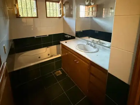 OPENHOUSE Vende Espectacular Casa en la Sexta Sección, Ciudad De Mendoza.