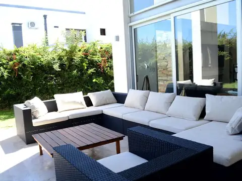 Casa en Venta en Chacras de Coria, USD 950.000
